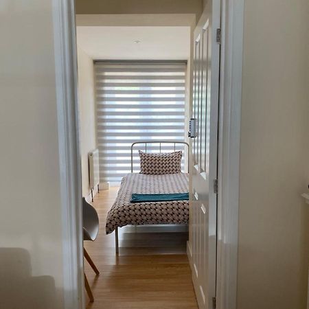 Single Room Only For One Adult Southall Dış mekan fotoğraf