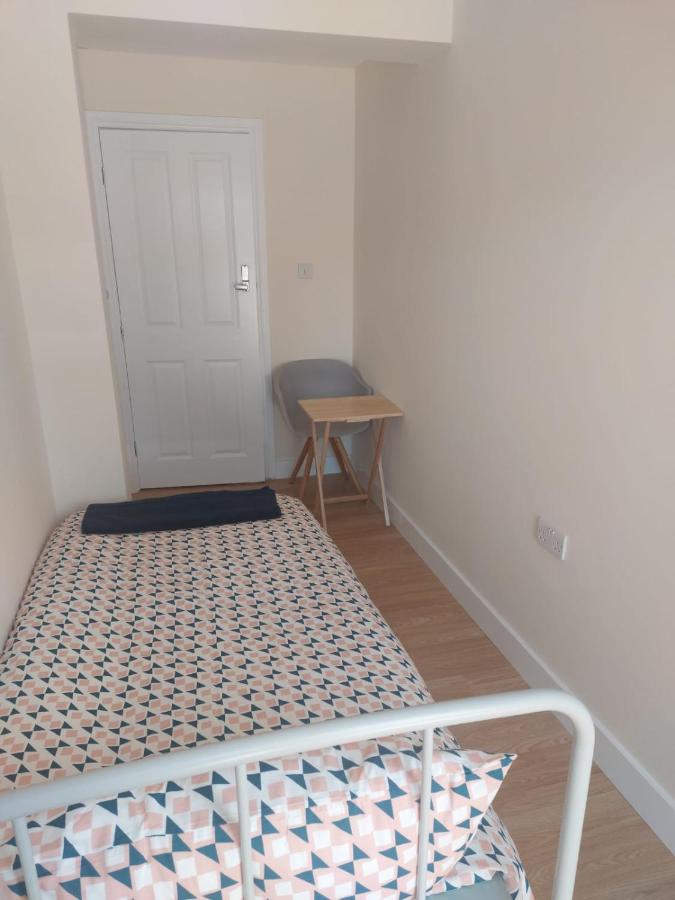 Single Room Only For One Adult Southall Dış mekan fotoğraf