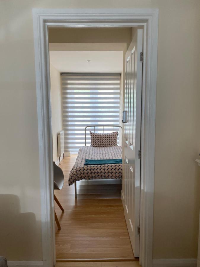 Single Room Only For One Adult Southall Dış mekan fotoğraf