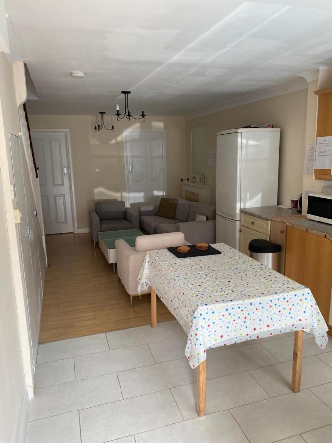 Single Room Only For One Adult Southall Dış mekan fotoğraf